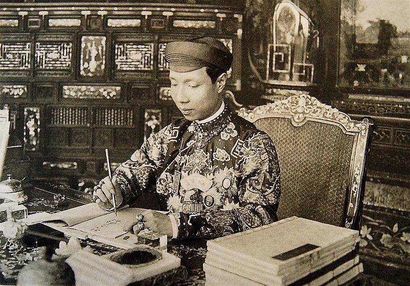 Emperor_Khai_Dinh_1916